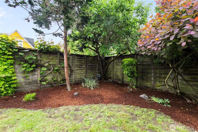 2202 E John Street, Seattle, WA 98112