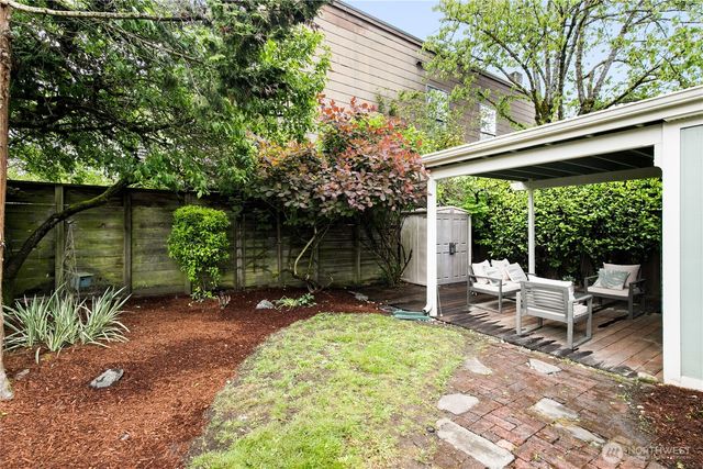 2202 E John Street, Seattle, WA 98112