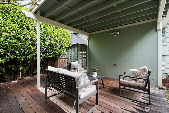 2202 E John Street, Seattle, WA 98112