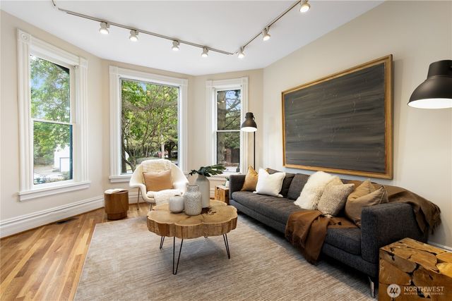 2202 E John Street, Seattle, WA 98112