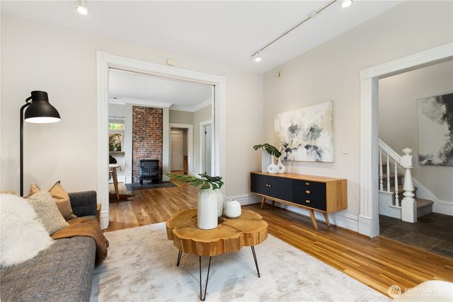 2202 E John Street, Seattle, WA 98112