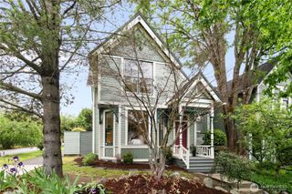 2202 E John Street, Seattle, WA 98112