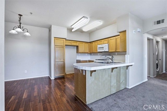 310 E Mccoy 11F, Santa Maria, CA 93455