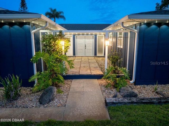 18 TOMOKA OAKS BOULEVARD, Ormond Beach, FL 32174