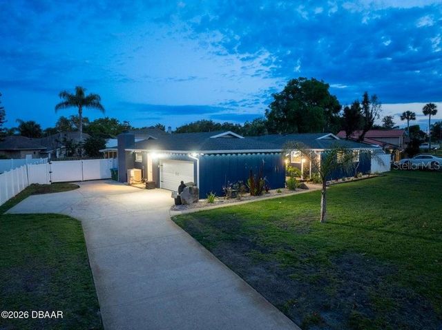 18 TOMOKA OAKS BOULEVARD, Ormond Beach, FL 32174