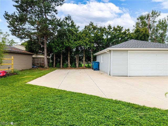 6904 Reid Drive, Parma Heights, OH 44130