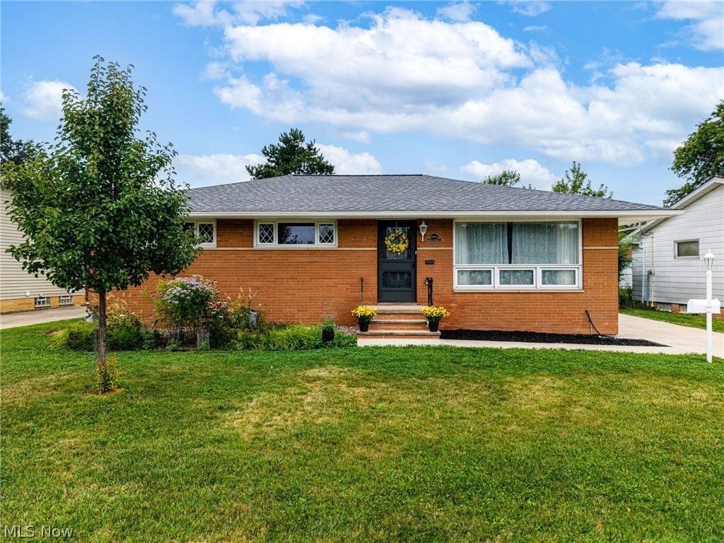6904 Reid Drive, Parma Heights, OH 44130