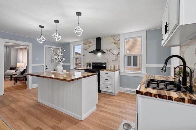 1122 S 22ND STREET, Manitowoc, WI 54220