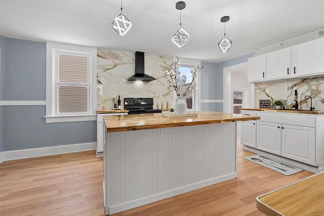 1122 S 22ND STREET, Manitowoc, WI 54220