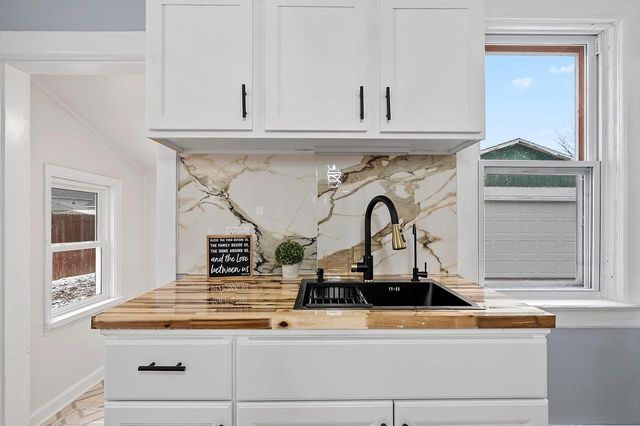 1122 S 22ND STREET, Manitowoc, WI 54220