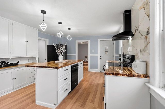 1122 S 22ND STREET, Manitowoc, WI 54220