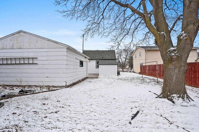 1122 S 22ND STREET, Manitowoc, WI 54220