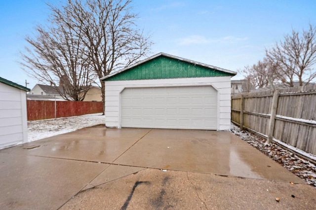 1122 S 22ND STREET, Manitowoc, WI 54220