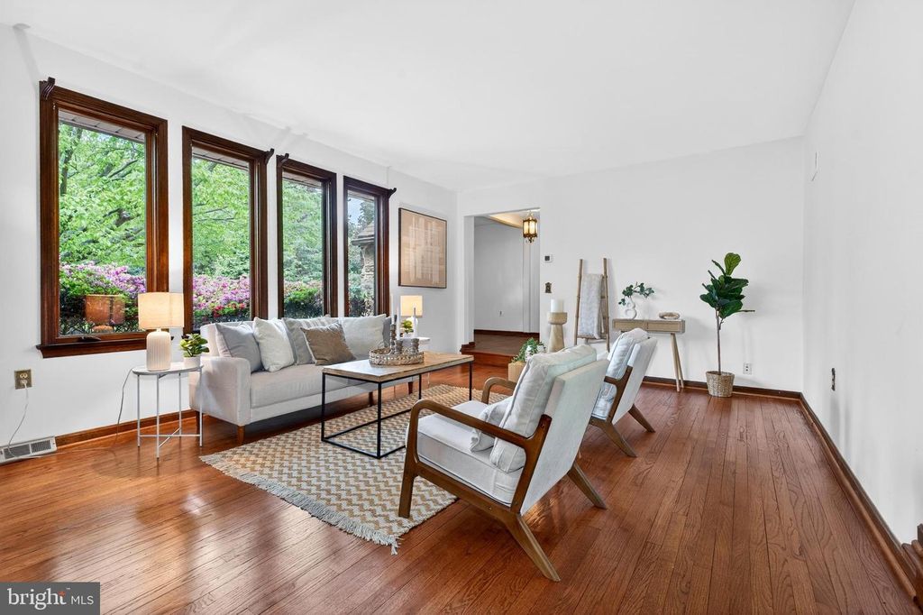 Image 10 of property listing at 17201 WHITELEY RD, Monkton, MD 21111