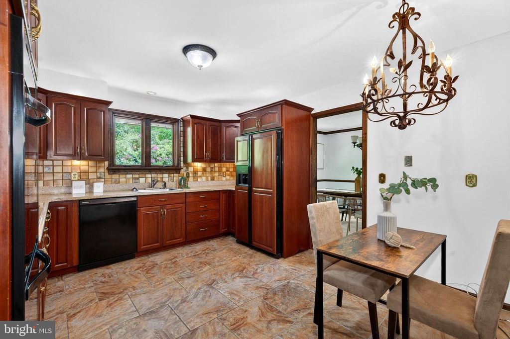 Image 14 of property listing at 17201 WHITELEY RD, Monkton, MD 21111