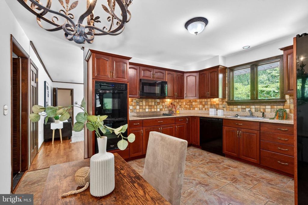 Image 15 of property listing at 17201 WHITELEY RD, Monkton, MD 21111