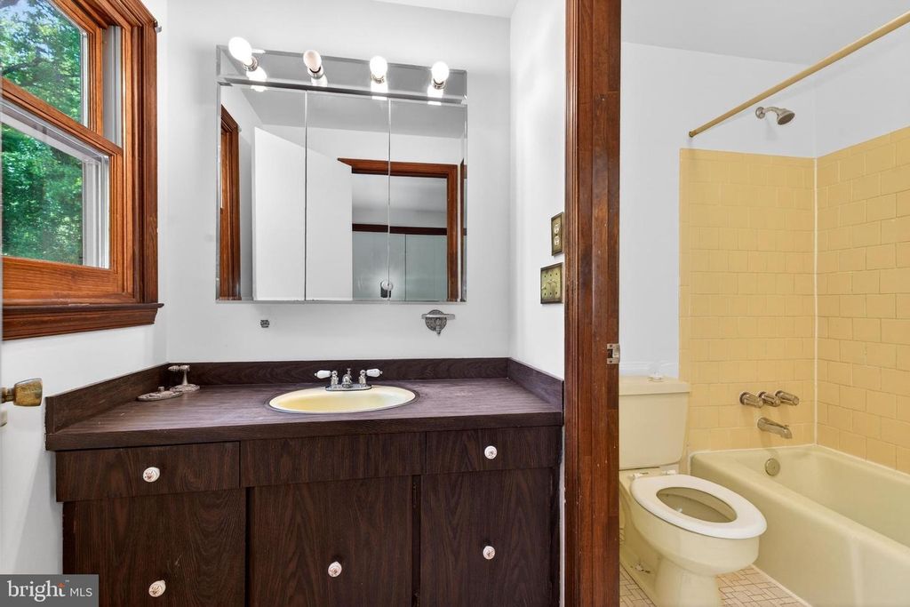 Image 26 of property listing at 17201 WHITELEY RD, Monkton, MD 21111