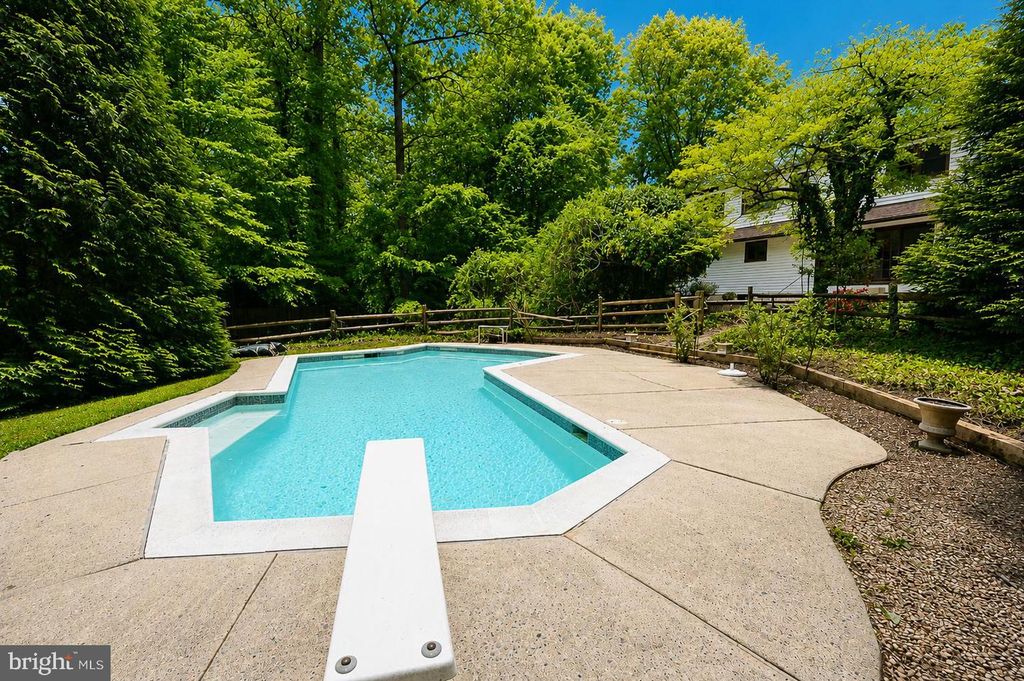 Image 3 of property listing at 17201 WHITELEY RD, Monkton, MD 21111