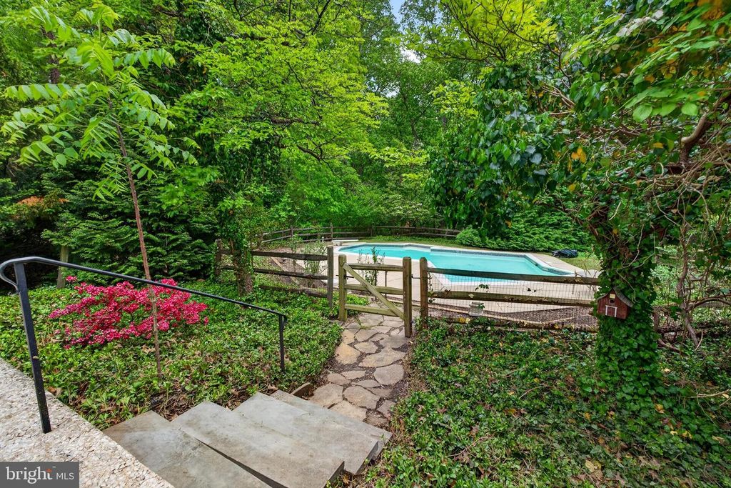 Image 38 of property listing at 17201 WHITELEY RD, Monkton, MD 21111