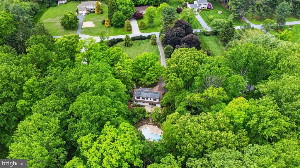 Image 5 of property listing at 17201 WHITELEY RD, Monkton, MD 21111