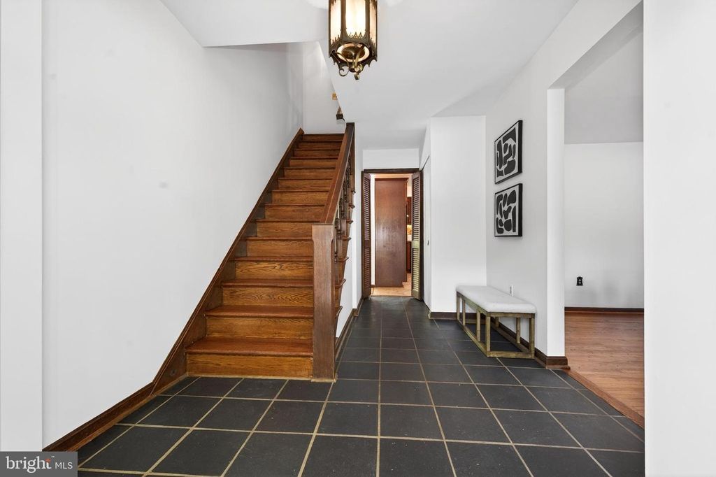 Image 8 of property listing at 17201 WHITELEY RD, Monkton, MD 21111