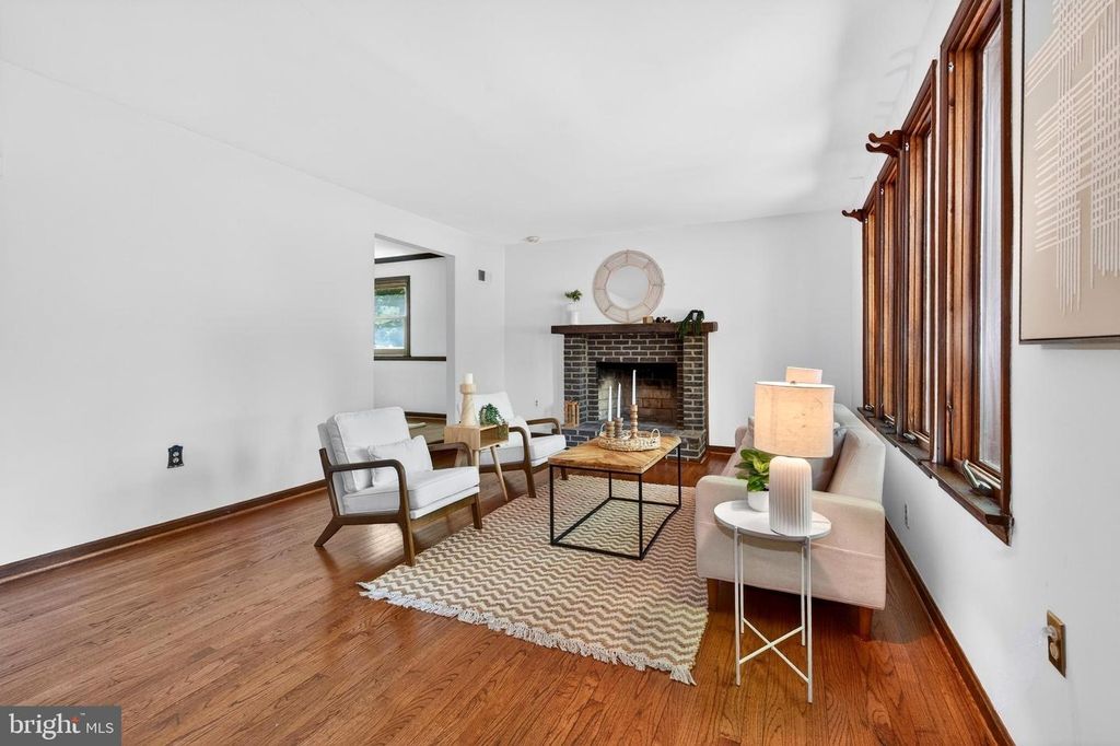 Image 9 of property listing at 17201 WHITELEY RD, Monkton, MD 21111
