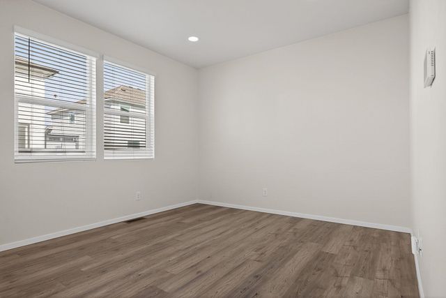 1007 N Viewmont Rd, Greenacres, WA 99016