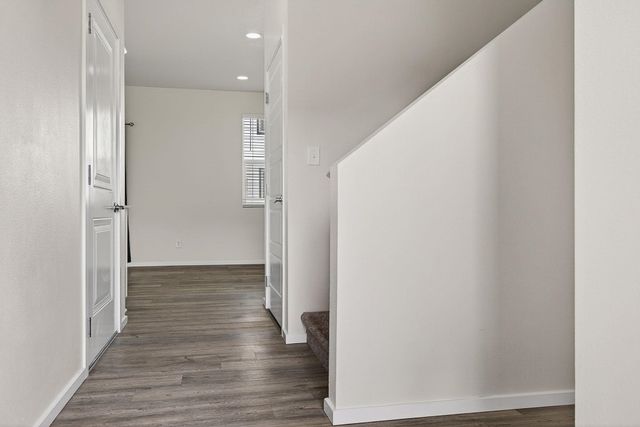 1007 N Viewmont Rd, Greenacres, WA 99016