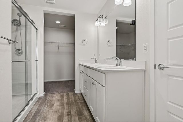 1007 N Viewmont Rd, Greenacres, WA 99016