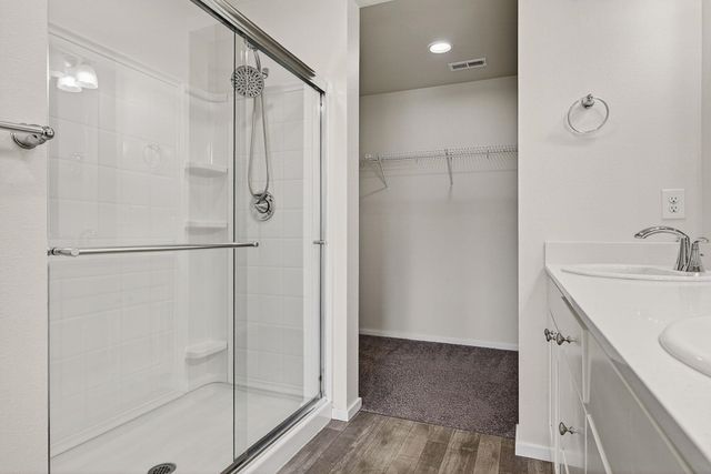 1007 N Viewmont Rd, Greenacres, WA 99016