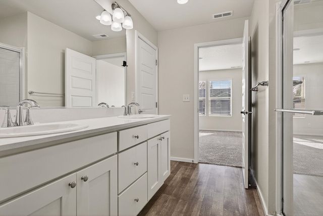 1007 N Viewmont Rd, Greenacres, WA 99016