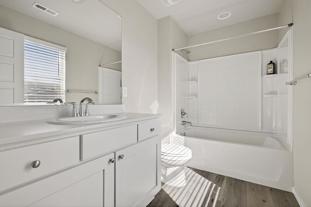 1007 N Viewmont Rd, Greenacres, WA 99016