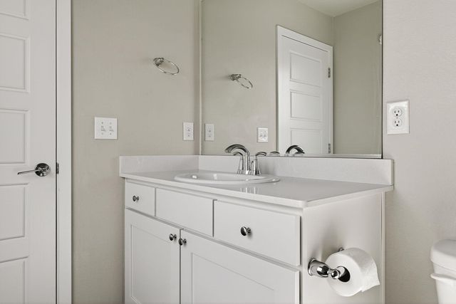 1007 N Viewmont Rd, Greenacres, WA 99016