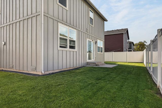 1007 N Viewmont Rd, Greenacres, WA 99016