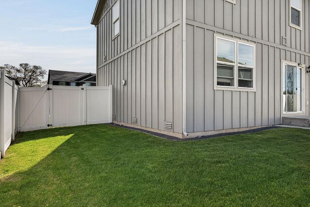 1007 N Viewmont Rd, Greenacres, WA 99016