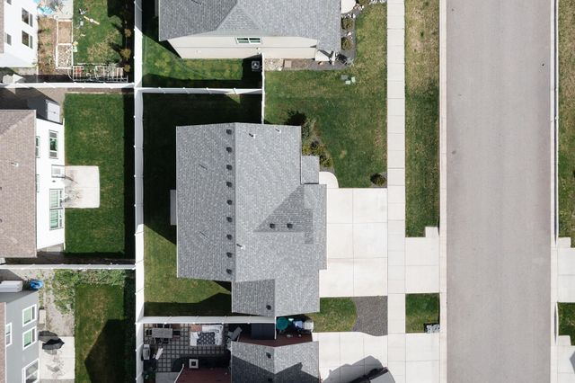 1007 N Viewmont Rd, Greenacres, WA 99016