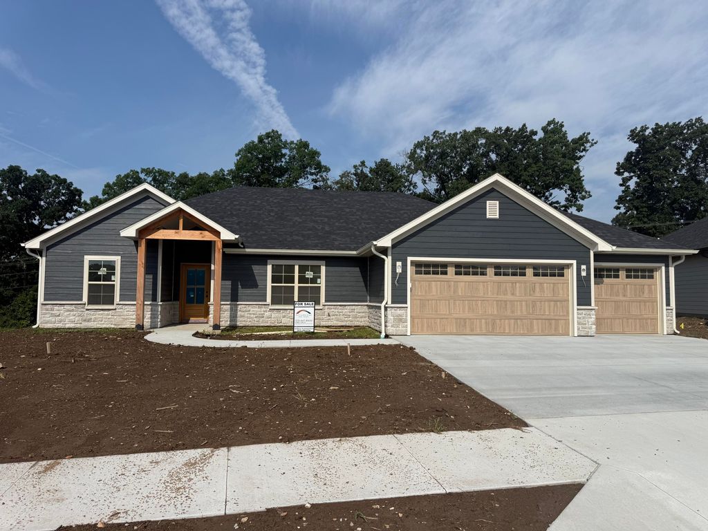 1615 N CORBET DR, Columbia, MO 65202