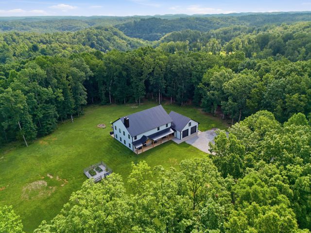 1658 Apache Trl, Pegram, TN 37143