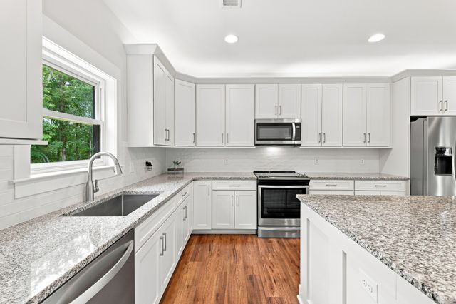 1658 Apache Trl, Pegram, TN 37143