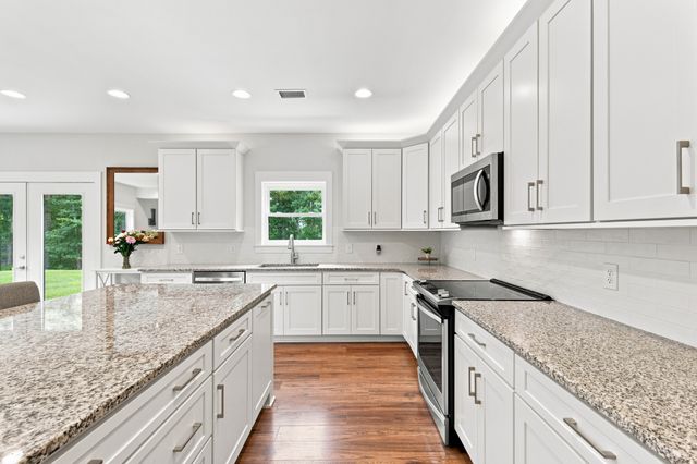 1658 Apache Trl, Pegram, TN 37143
