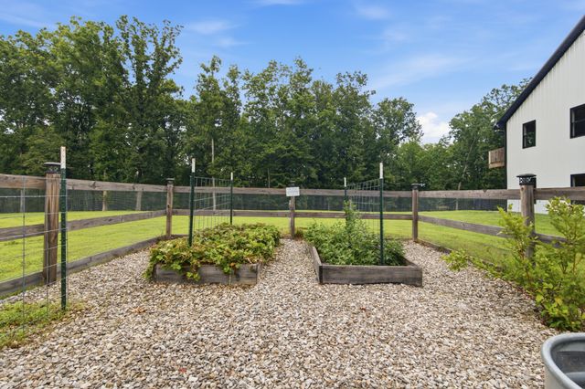 1658 Apache Trl, Pegram, TN 37143