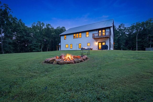 1658 Apache Trl, Pegram, TN 37143