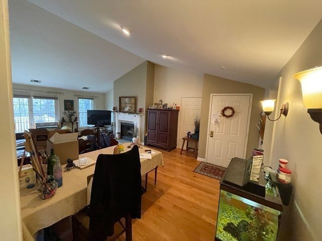 28 Essex Green Lane D, Peabody, MA 01960