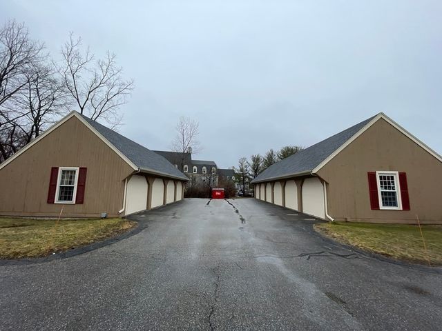 28 Essex Green Lane D, Peabody, MA 01960