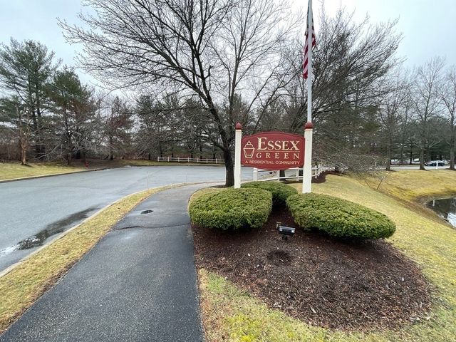 28 Essex Green Lane D, Peabody, MA 01960