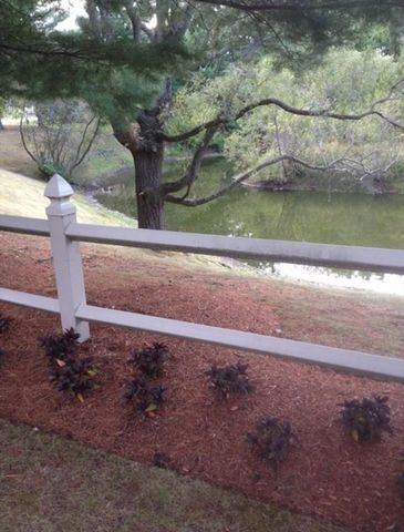 28 Essex Green Lane D, Peabody, MA 01960