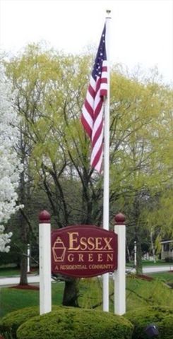28 Essex Green Lane D, Peabody, MA 01960
