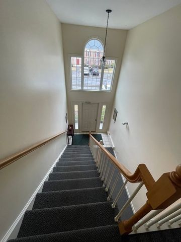 28 Essex Green Lane D, Peabody, MA 01960