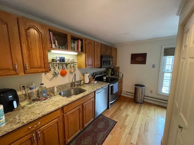 28 Essex Green Lane D, Peabody, MA 01960