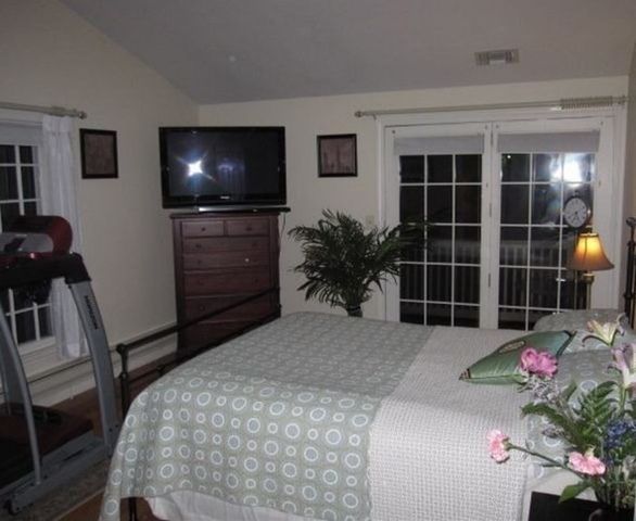 28 Essex Green Lane D, Peabody, MA 01960